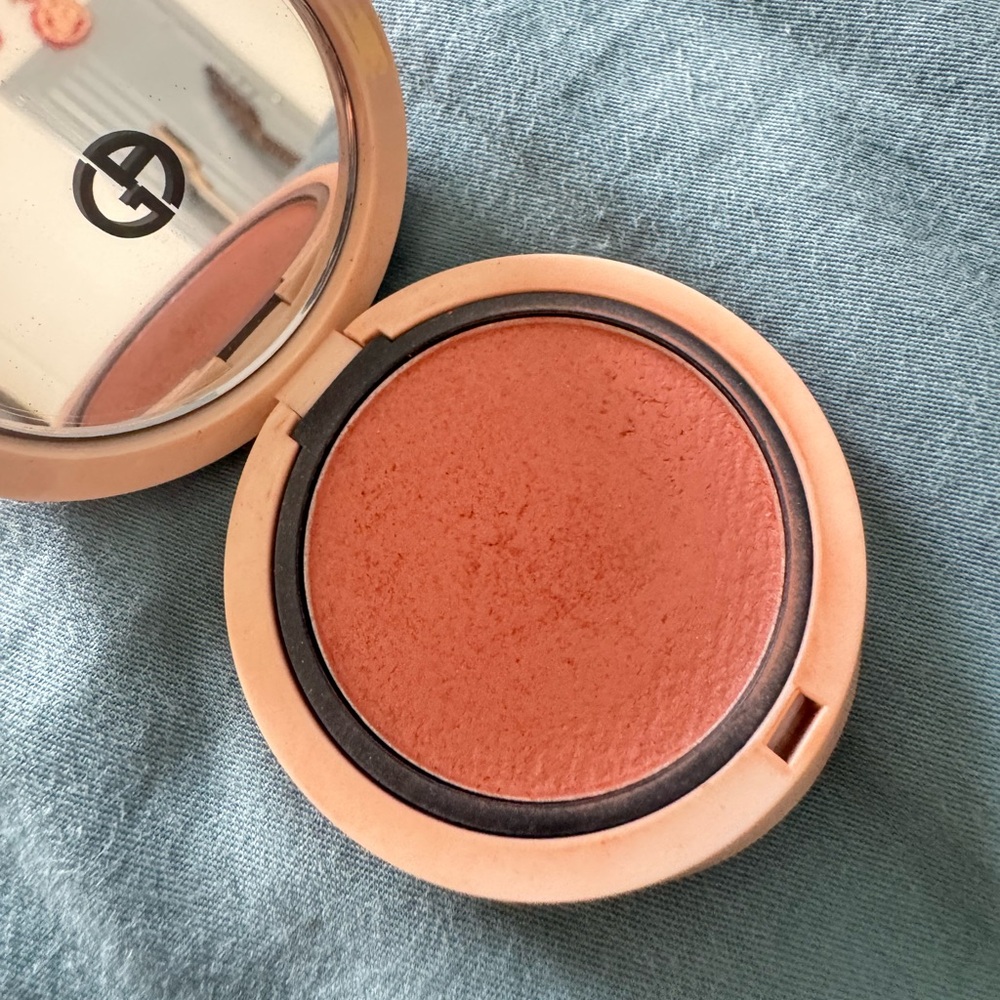 Armani Beauty silk glow blush